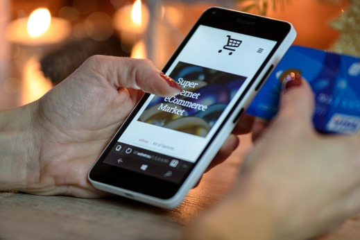 smartphone credit card online shopping